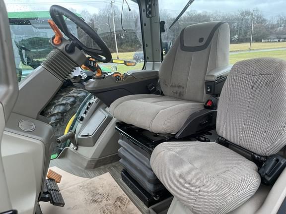 Image of John Deere 8R 340 equipment image 4