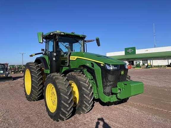 Image of John Deere 8R 370 equipment image 2