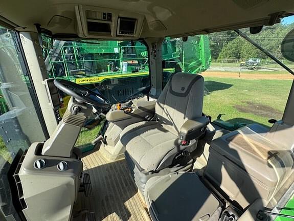 Image of John Deere 8R 370 equipment image 4