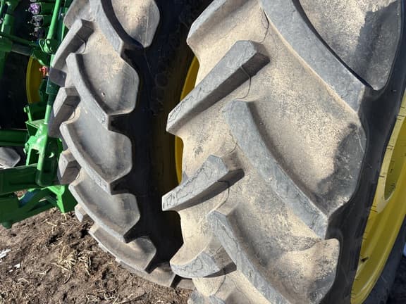 Image of John Deere 8R 370 equipment image 4