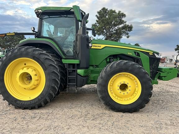 Image of John Deere 8R 370 equipment image 2