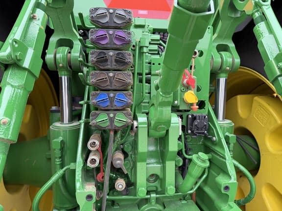 Image of John Deere 8R 370 equipment image 4