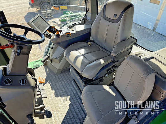 Image of John Deere 8R 370 equipment image 4