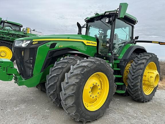 Image of John Deere 8R 370 equipment image 2