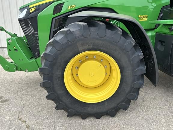 Image of John Deere 8R 370 equipment image 4