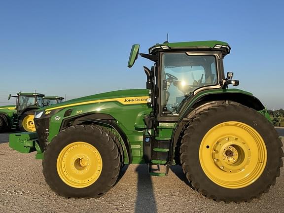 Image of John Deere 8R 370 equipment image 2