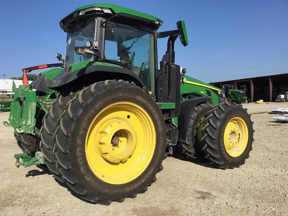 Image of John Deere 8R 370 equipment image 2