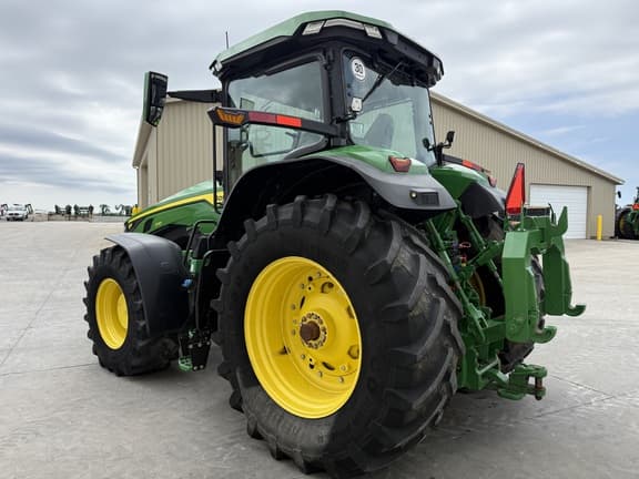 Image of John Deere 8R 370 equipment image 4