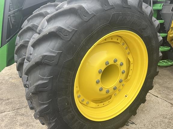 Image of John Deere 8R 370 equipment image 2