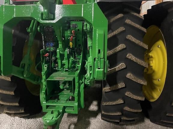 Image of John Deere 8R 370 equipment image 3