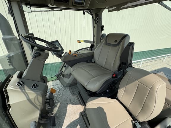 Image of John Deere 8R 370 equipment image 4