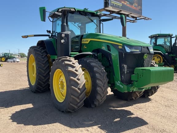Image of John Deere 8R 370 equipment image 2