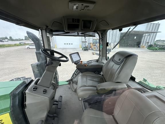 Image of John Deere 8R 370 equipment image 4