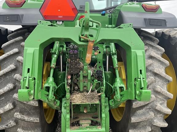 Image of John Deere 8R 370 equipment image 4