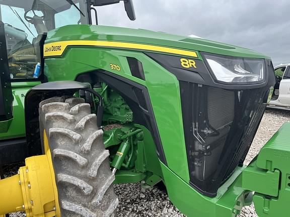 Image of John Deere 8R 370 equipment image 2