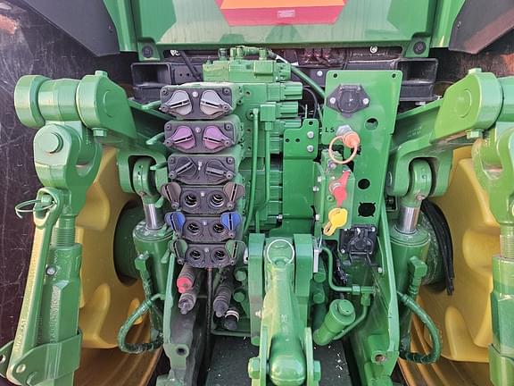 Image of John Deere 8R 370 equipment image 4