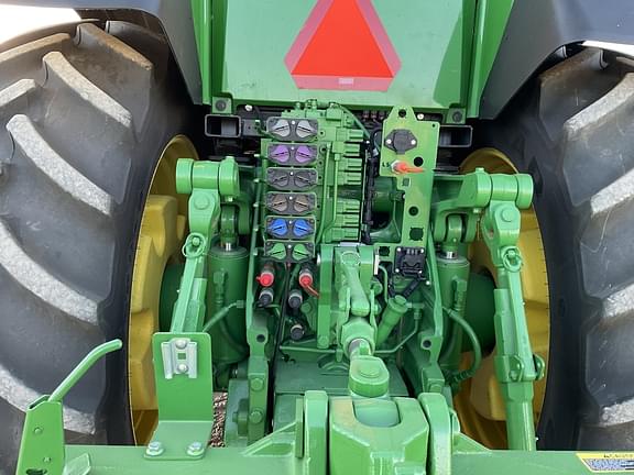 Image of John Deere 8R 370 equipment image 3