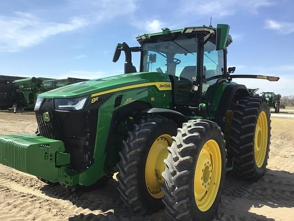 Image of John Deere 8R 370 equipment image 2