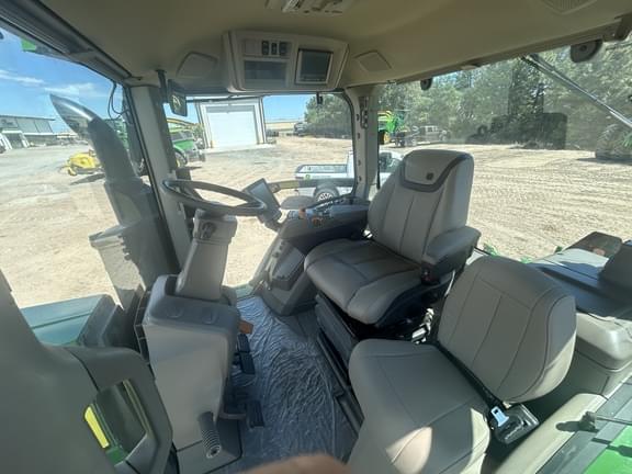 Image of John Deere 8R 370 equipment image 2