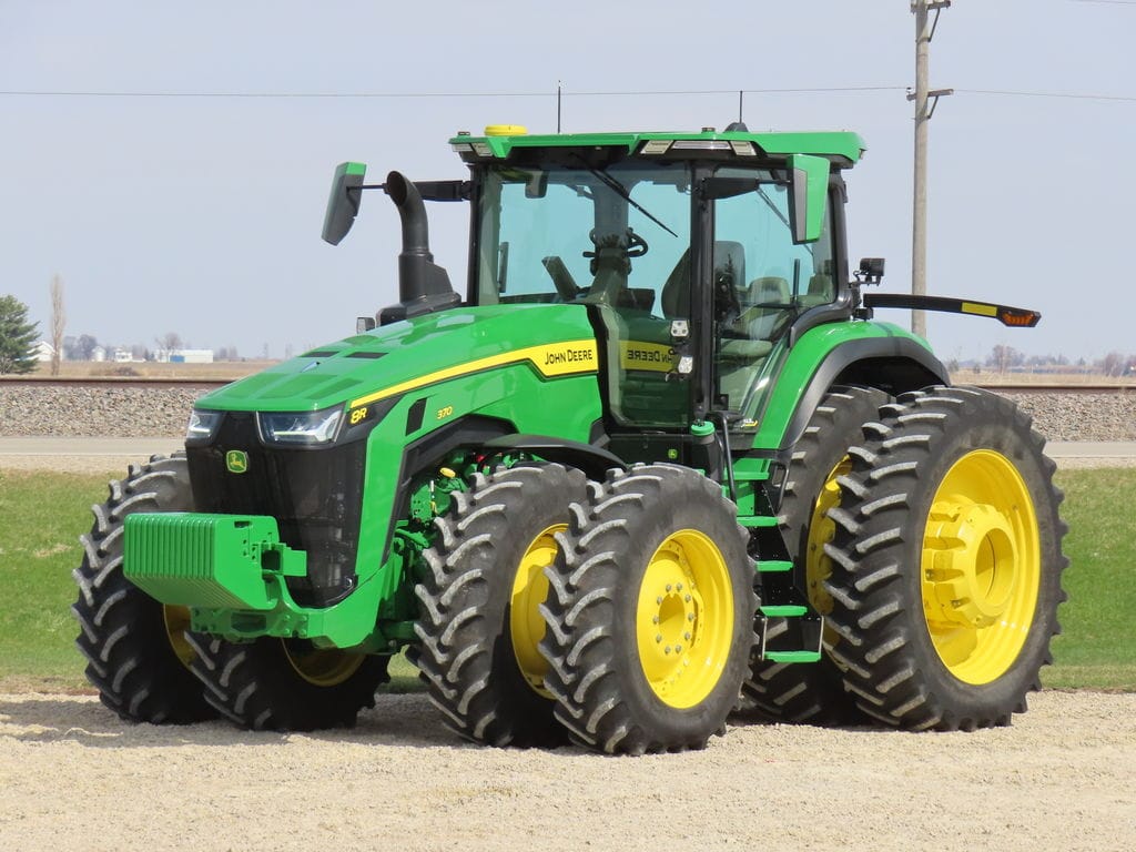 2023 John Deere 8R 370 Equipment Image0