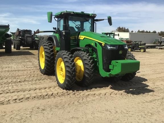 Image of John Deere 8R 370 equipment image 2