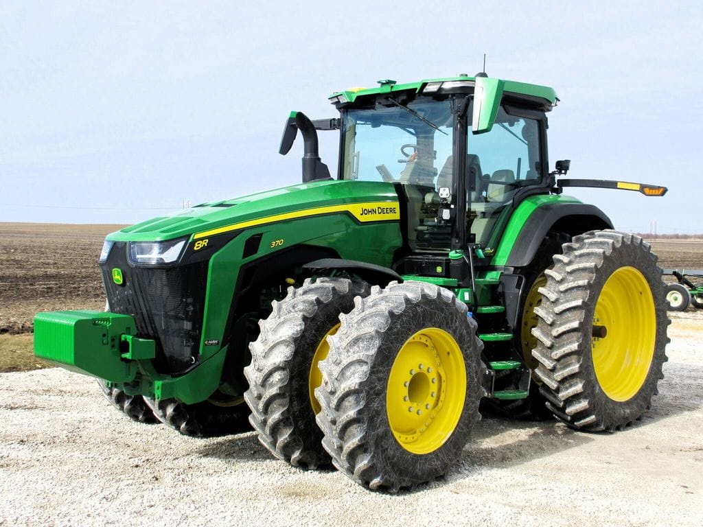 2023 John Deere 8R 370 Equipment Image0