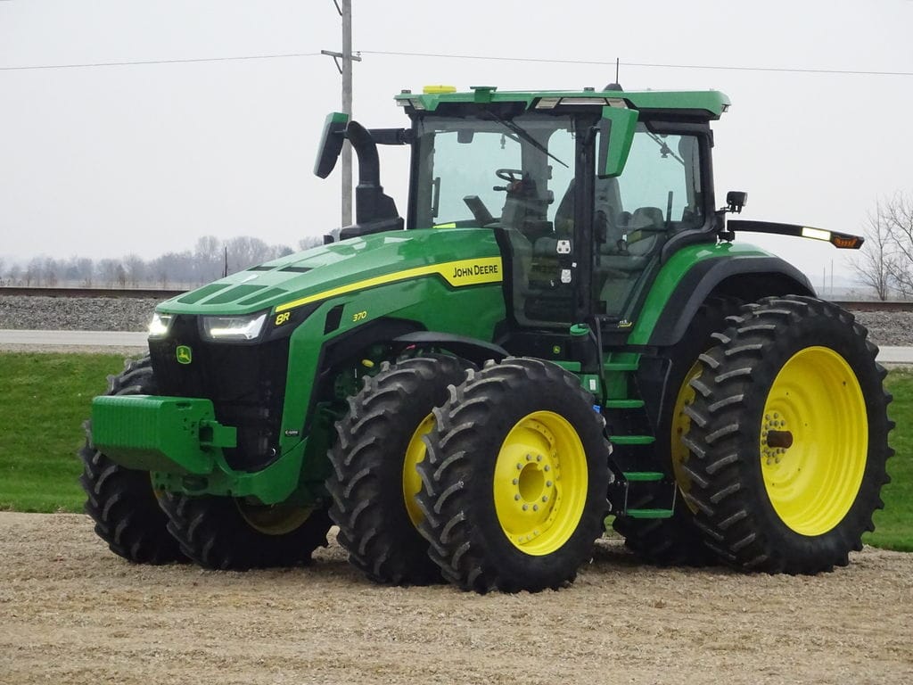 2023 John Deere 8R 370 Equipment Image0