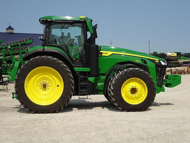 Image of John Deere 8R 370 equipment image 2