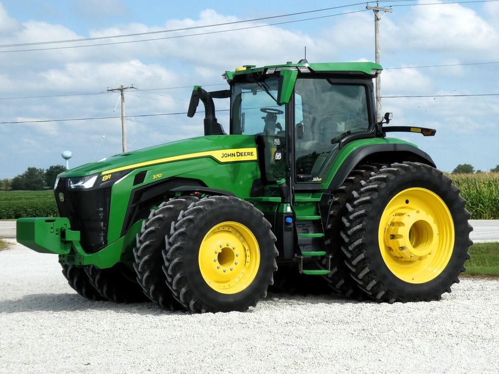 2023 John Deere 8R 370 Equipment Image0