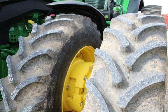 Image of John Deere 8R 370 equipment image 4