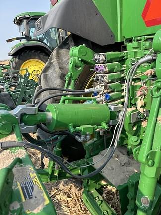 Image of John Deere 8R 370 equipment image 4