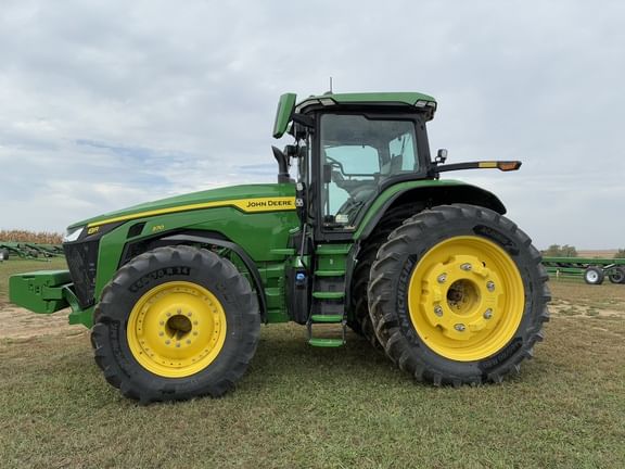 2023 John Deere 8R 370 Equipment Image0