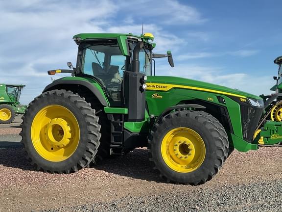 Image of John Deere 8R 370 equipment image 2