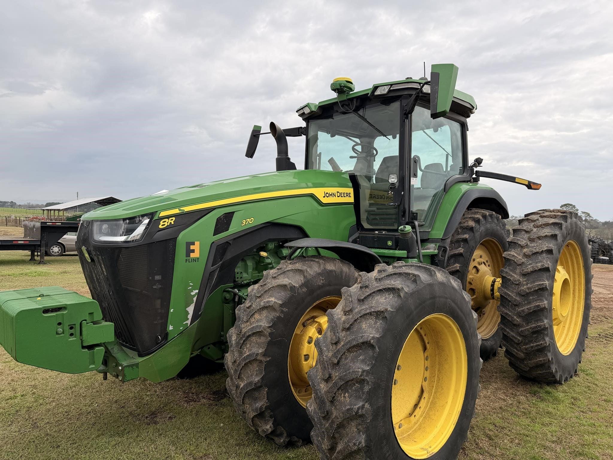 2023 John Deere 8R 370 Equipment Image0