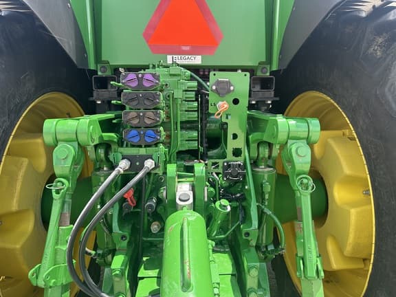 Image of John Deere 8R 370 equipment image 4