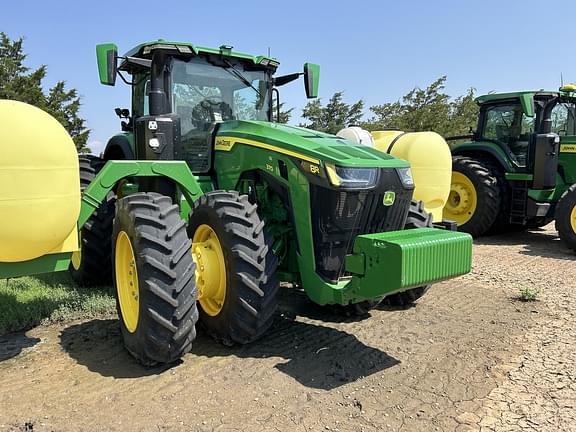 Image of John Deere 8R 370 equipment image 2