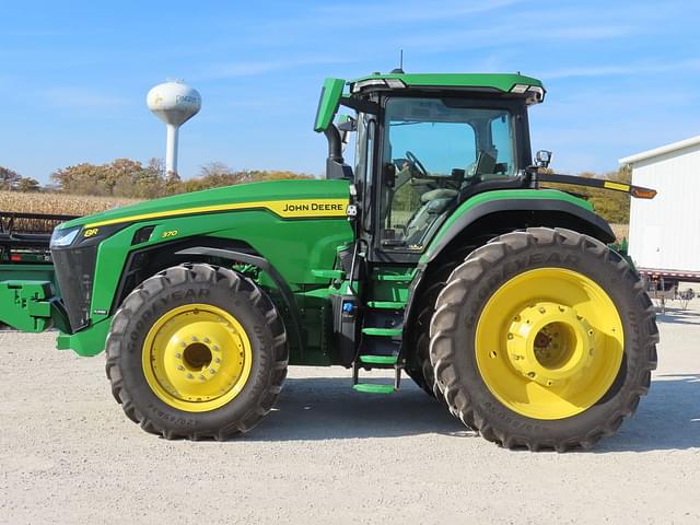 Image of John Deere 8R 370 equipment image 2
