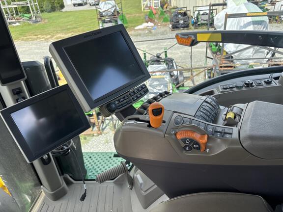 Image of John Deere 8R 370 equipment image 4