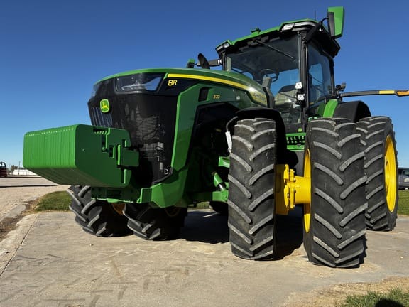 2023 John Deere 8R 370 Equipment Image0