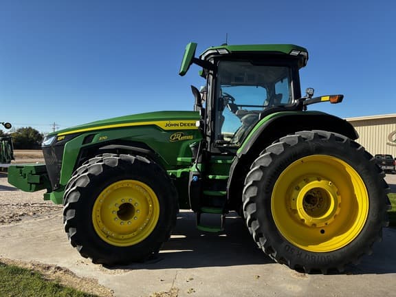 Image of John Deere 8R 370 equipment image 2