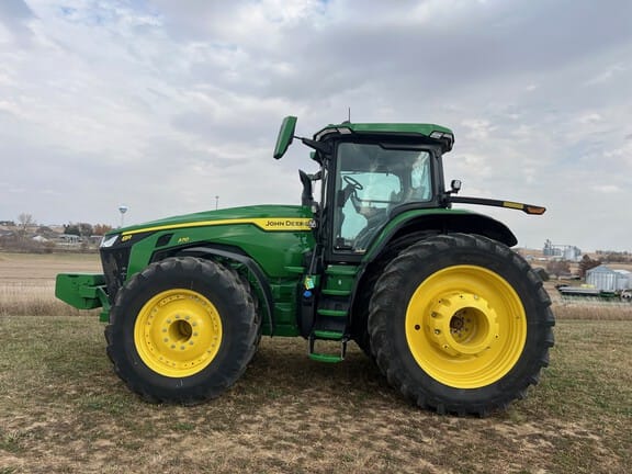 2023 John Deere 8R 370 Equipment Image0