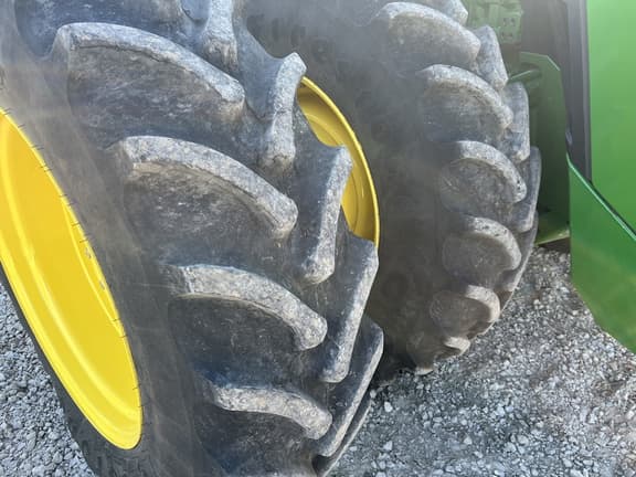 Image of John Deere 8R 370 equipment image 4