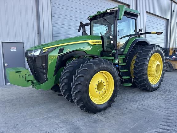 Image of John Deere 8R 370 equipment image 2