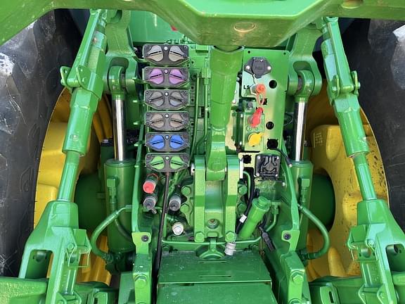 Image of John Deere 8R 370 equipment image 4