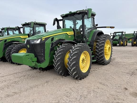 Image of John Deere 8R 370 equipment image 2