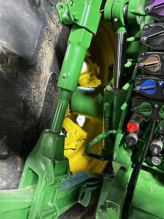 Image of John Deere 8R 370 equipment image 2