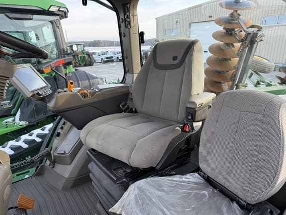 Image of John Deere 8R 370 equipment image 4