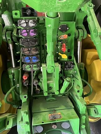 Image of John Deere 8R 370 equipment image 4