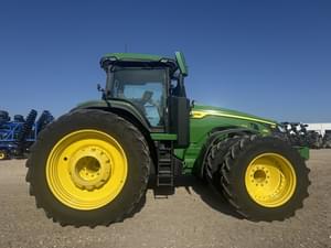 2023 John Deere 8R 370 Image