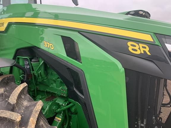 Image of John Deere 8R 370 equipment image 4